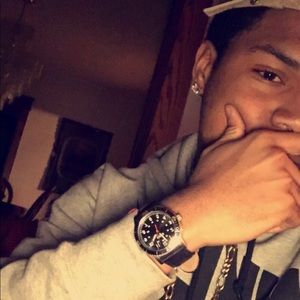 Meet your Posher, Dennis